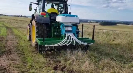 Grass seeder.jpg