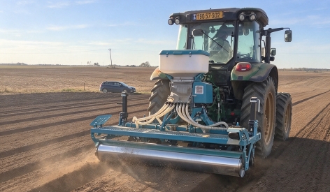 Prueba de campo de la sembradora neumática YongXiang 2BFGL-B en Israel