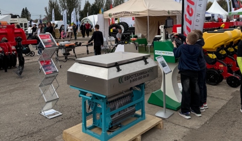 Sembradora YongXiang en la exposición agroindustrial de la región del Volga de Rusia 2025